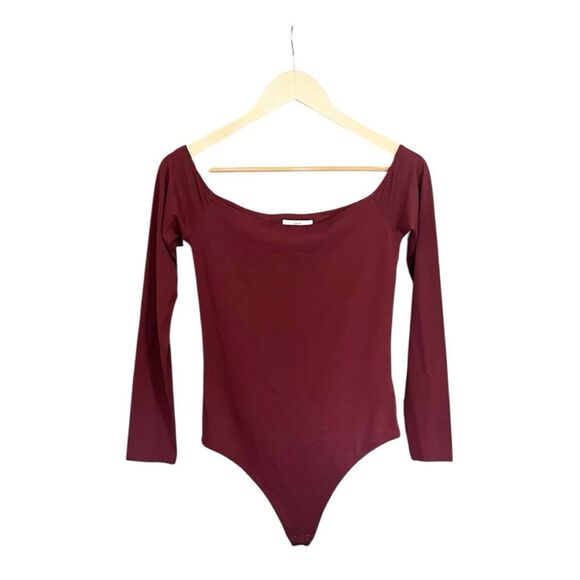 Aritzia Babaton Contour Off Shoulder Maroon Bodysuit Long Sleeve Medium - Picture 1 of 5